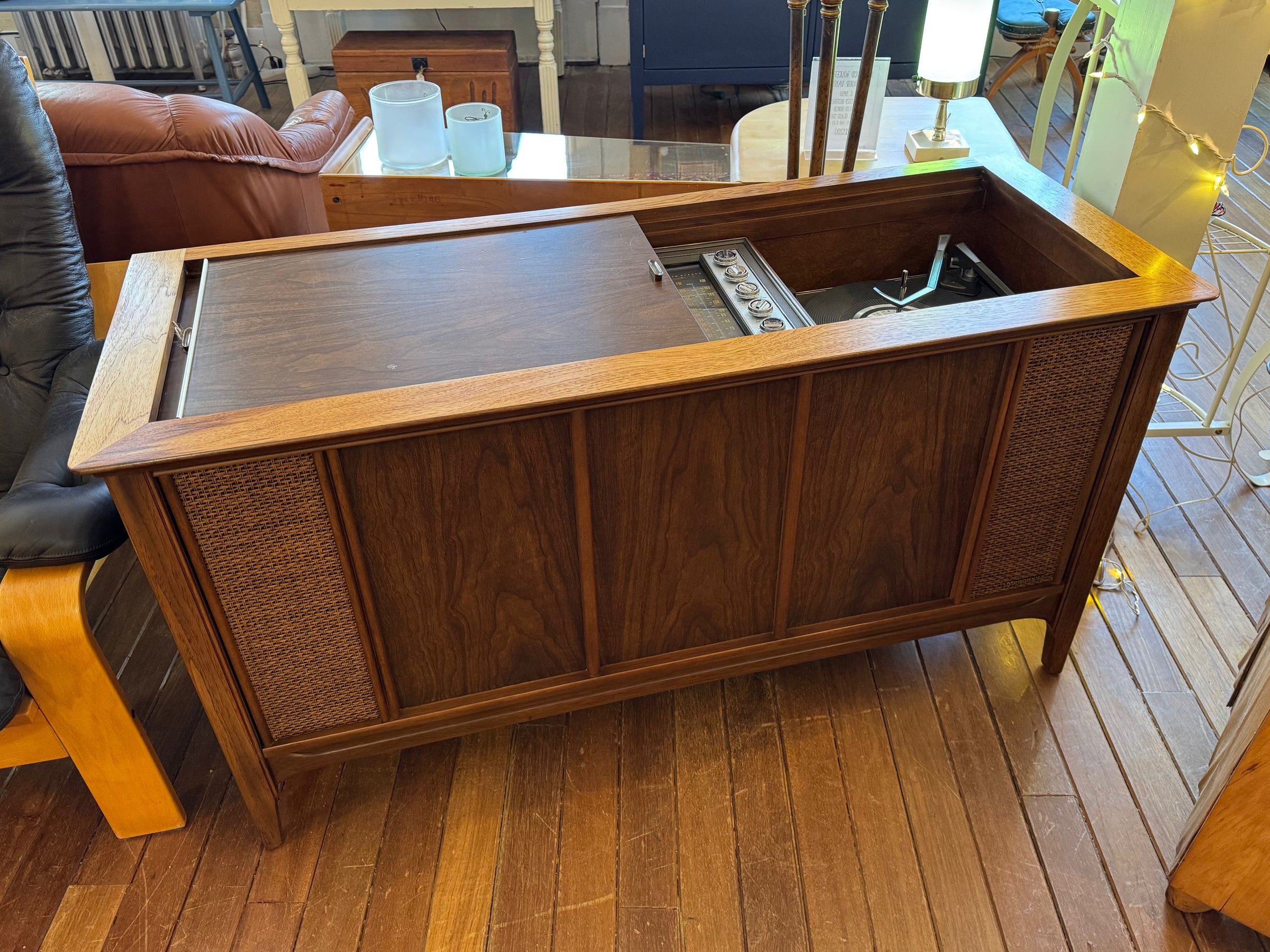 Magnavox Astro Sonic Stereo | Melvin Village Mercantile